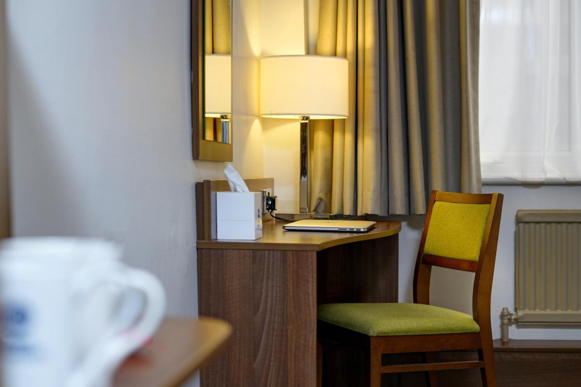 Cresta Court Hotel Altrincham Exteriér fotografie